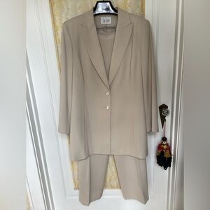 Le Suit Classic Beige Ensemble